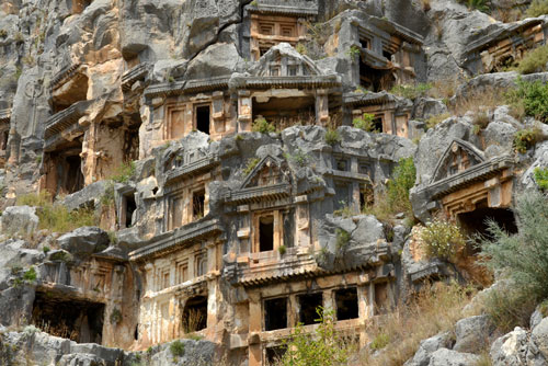 [تصویر:  Antalya-myra-rock-tombs.jpg]